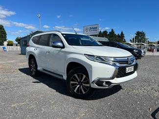 2017 Mitsubishi Pajero Sport - Thumbnail
