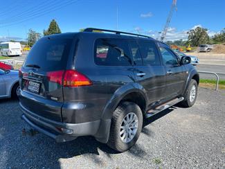 2010 Mitsubishi Challenger - Thumbnail