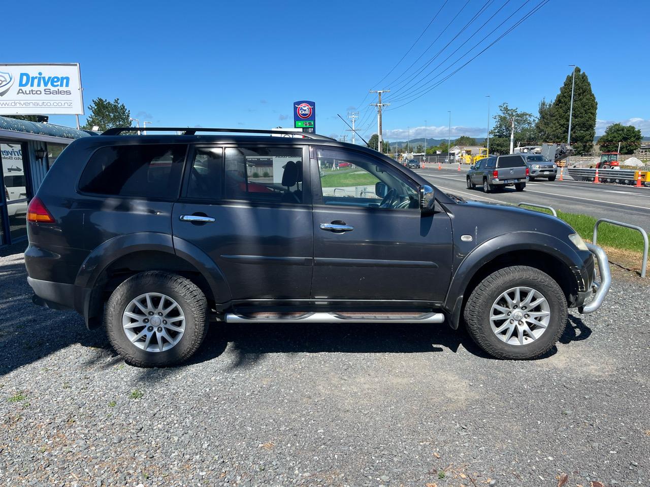 2010 Mitsubishi Challenger