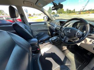 2010 Mitsubishi Challenger - Thumbnail