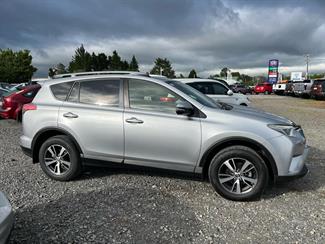 2017 Toyota Rav4 - Thumbnail