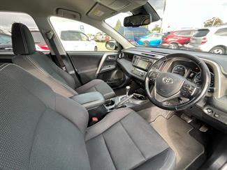 2017 Toyota Rav4 - Thumbnail