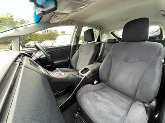 2012 Toyota Prius - Thumbnail