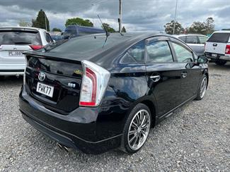 2012 Toyota Prius - Thumbnail
