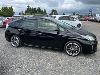 2012 Toyota Prius - Thumbnail