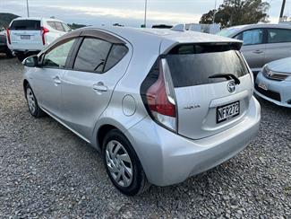 2015 Toyota Aqua - Thumbnail