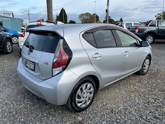 2015 Toyota Aqua - Thumbnail