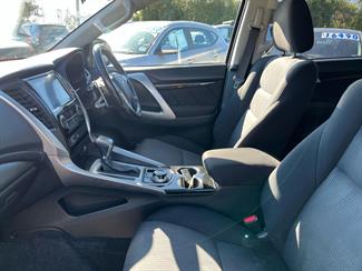 2018 Mitsubishi Pajero Sport - Thumbnail