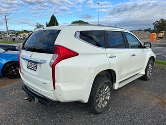 2018 Mitsubishi Pajero Sport - Thumbnail