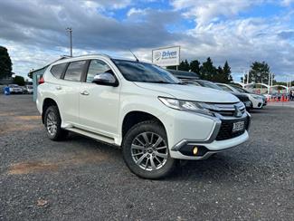 2018 Mitsubishi Pajero Sport - Thumbnail