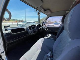 2007 Nissan Caravan - Thumbnail