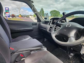 2007 Nissan Caravan - Thumbnail