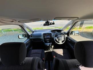 2016 Nissan Serena - Thumbnail