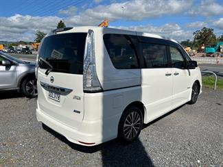 2016 Nissan Serena - Thumbnail