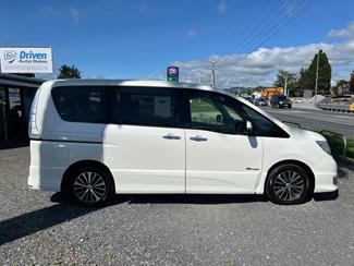 2016 Nissan Serena - Thumbnail