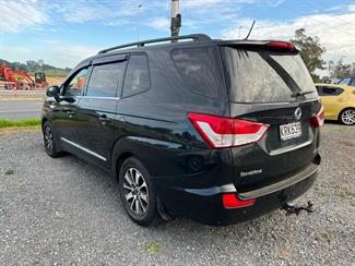 2017 Ssangyong Stavic - Thumbnail