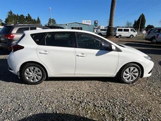 2015 Toyota Corolla - Thumbnail