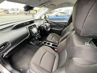 2019 Toyota Prius - Thumbnail