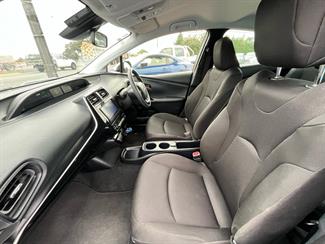 2019 Toyota Prius - Thumbnail