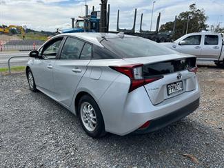 2019 Toyota Prius - Thumbnail