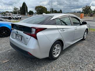 2019 Toyota Prius - Thumbnail