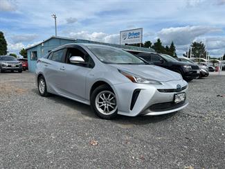 2019 Toyota Prius - Thumbnail
