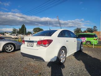 2011 Holden Cruze - Thumbnail