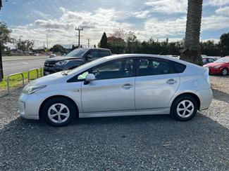 2012 Toyota Prius - Thumbnail