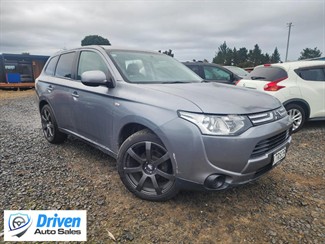 2013 Mitsubishi Outlander - Thumbnail