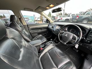 2013 Mitsubishi Outlander - Thumbnail