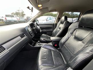 2013 Mitsubishi Outlander - Thumbnail
