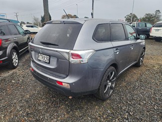 2013 Mitsubishi Outlander - Thumbnail