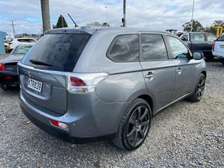 2013 Mitsubishi Outlander - Thumbnail