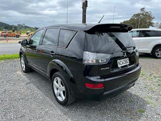 2007 Mitsubishi Outlander - Thumbnail