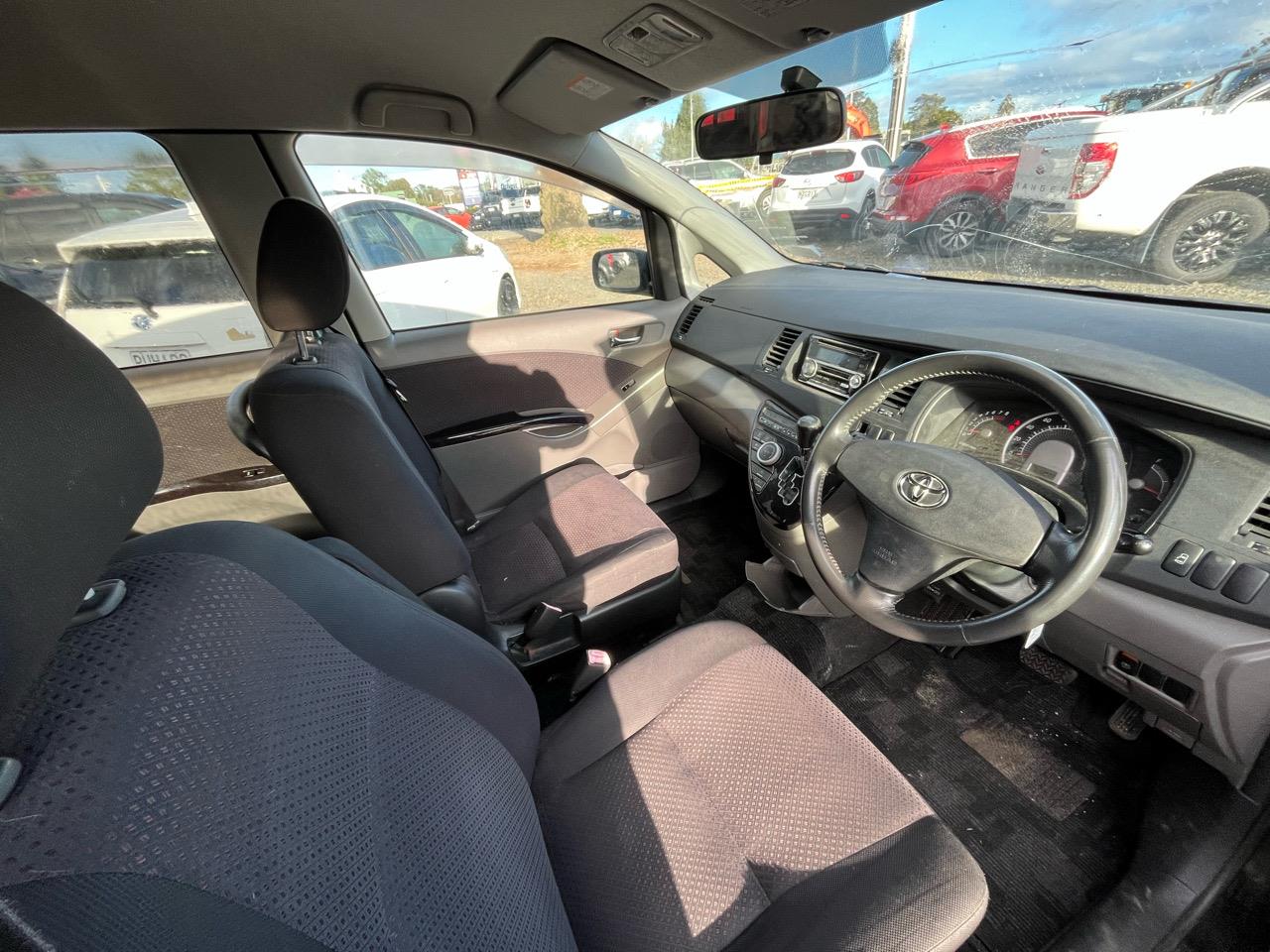 2006 Toyota Isis