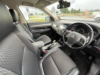 2013 Mitsubishi Outlander - Thumbnail