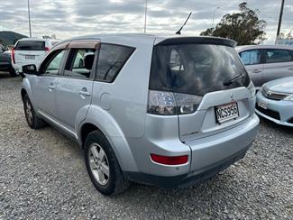 2008 Mitsubishi Outlander - Thumbnail