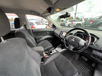 2008 Mitsubishi Outlander - Thumbnail