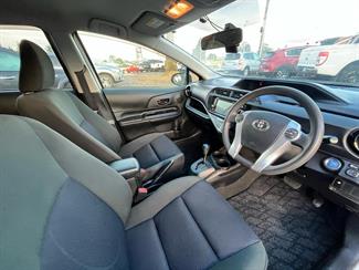 2016 Toyota Aqua - Thumbnail
