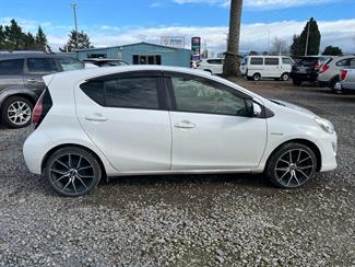 2016 Toyota Aqua - Thumbnail