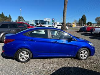 2011 Hyundai Accent - Thumbnail