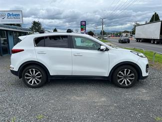 2016 Kia Sportage - Thumbnail