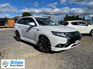 2016 Mitsubishi Outlander - Thumbnail