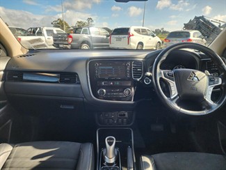 2016 Mitsubishi Outlander - Thumbnail