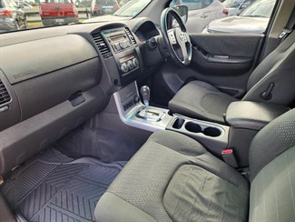2010 Nissan Navara - Thumbnail