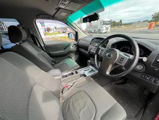 2010 Nissan Navara - Thumbnail