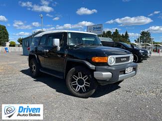2011 Toyota FJ Cruiser - Thumbnail