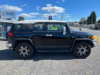 2011 Toyota FJ Cruiser - Thumbnail