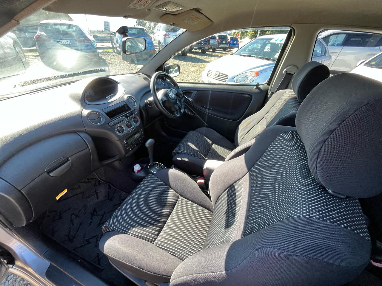 2004 Toyota Vitz