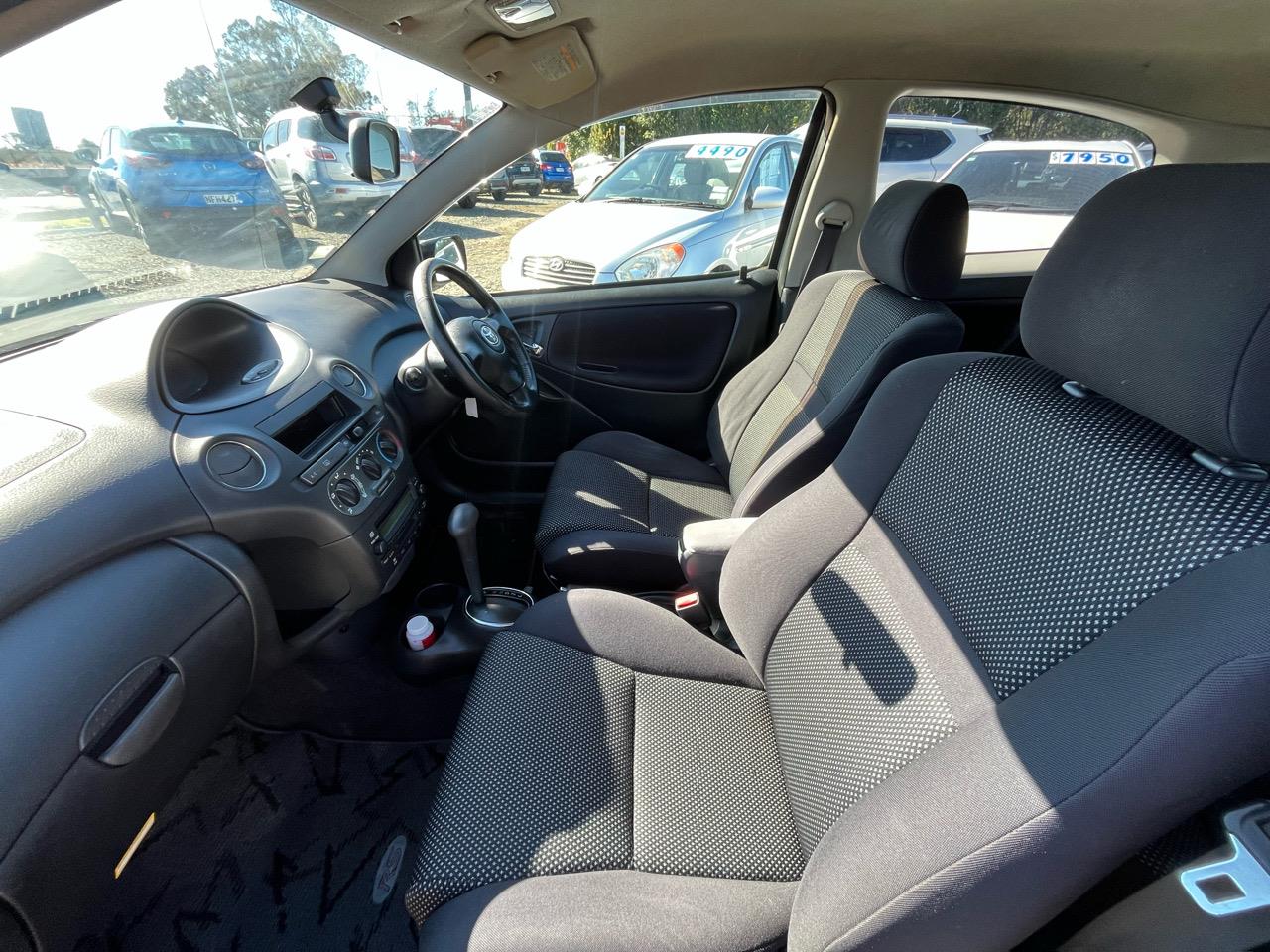 2004 Toyota Vitz